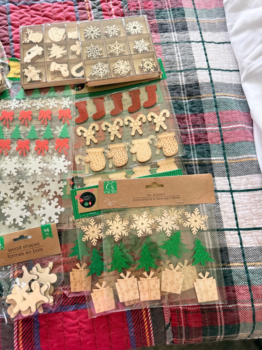 ✨Craft bundle Holiday Wooden & Glitter Embellishments - Green, White, Red